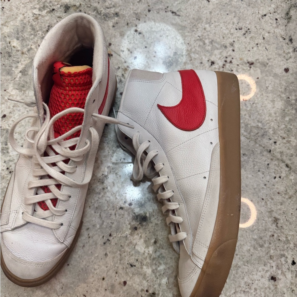 Nike White and Red Sneakers - Picture 4 of 4